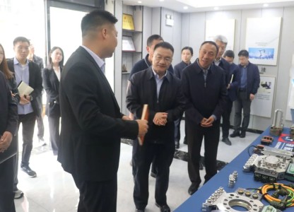 The Secretary of the Erqi District Committee, Fan Huilin, and his delegation visited Linghang Robot for Research