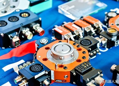 Robot quick tool changer for flexible, safe, and rapid end-effector replacement in industrial robots